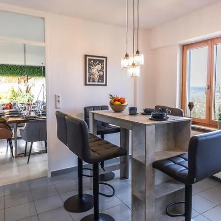 Апартаменты Mosel Lounge Pool Table Football Table Garden Terrace